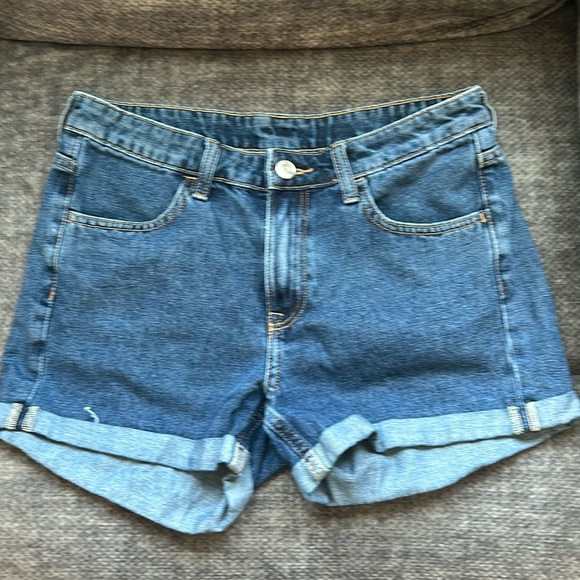 Blue Jean Shorts sized 6 - Picture 1 of 3